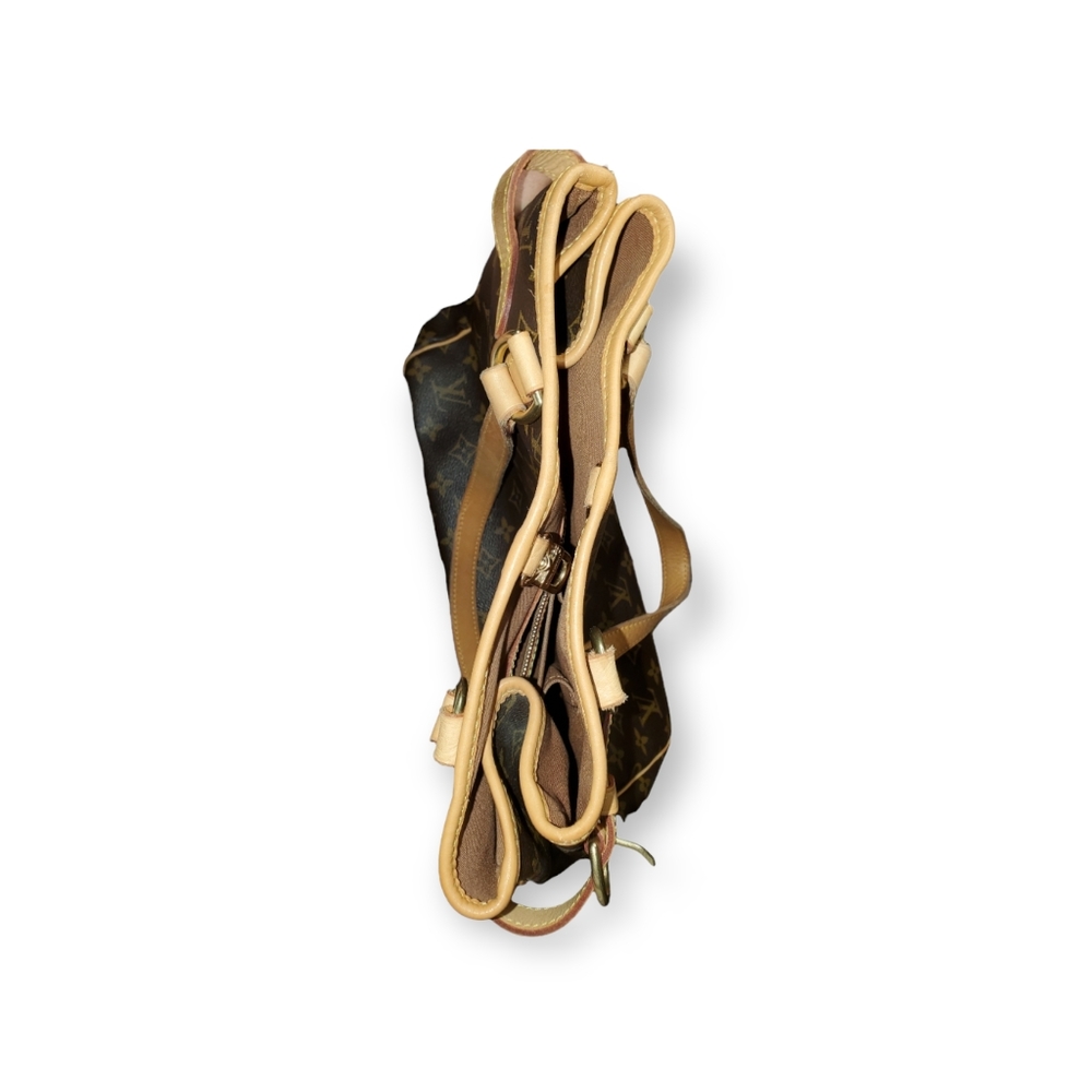 *SOLD* LOUIS VUITTONBatignolles Vertical Monogram Canvas Shoulder Bag - Picture 5 of 13